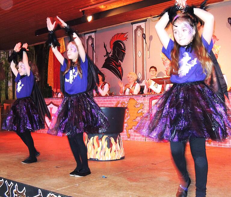 Aus dem 'Stüchter Wald' kam die Kindergarde der 'Gäßbockelf' zum Seniorenfasching. Aus dem 'Stüchter Wald' kam die Kindergarde der 'Gäßbockelf' zum Seniorenfasching.