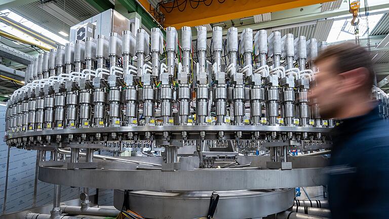 Produktion Maschinenbau - Die Exporte der bayerischen Metall- und Elektroindustrie sind zurückgegangen. (Symbolbild) Produktion Maschinenbau - Die Exporte der bayerischen Metall- und Elektroindustrie sind zurückgegangen. (Symbolbild)