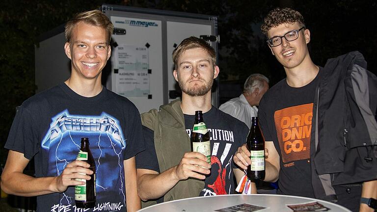 Micha Kerbaum (20) aus Buchbrunn mit Freunden Marco Müller aus Bibergau und Daniel Rotärmel aus Würzburg (von links) Micha Kerbaum (20) aus Buchbrunn mit Freunden Marco Müller aus Bibergau und Daniel Rotärmel aus Würzburg (von links)