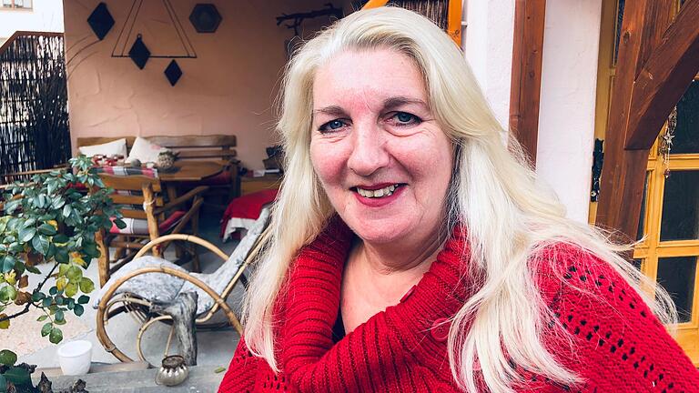 Angelika Nass schaut aufs Geld, sieht aber die Weihnachtsromantik nicht getrübt. Angelika Nass schaut aufs Geld, sieht aber die Weihnachtsromantik nicht getrübt.