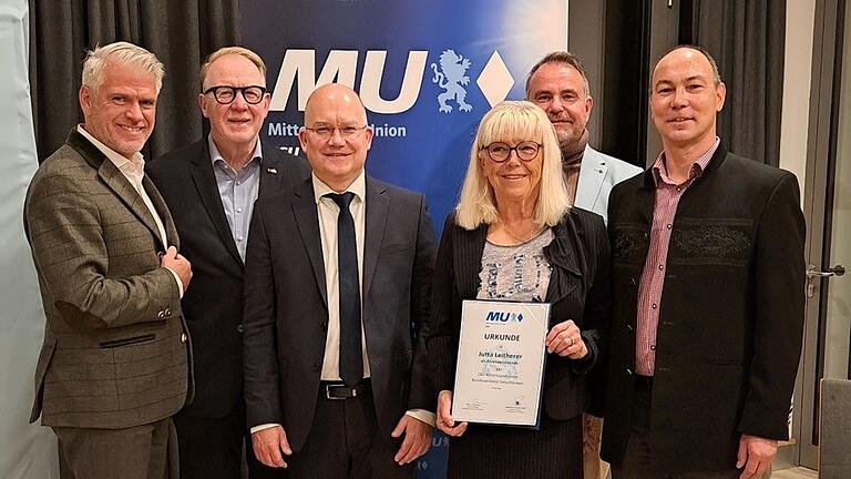 Ein Foto zum Abschied der Vorsitzenden (von links): Steffen Vogel, Hans Michelbach, Sebastian Brehm, Jutta Leitherer, Dirk Reinhold und Tibor Brumme