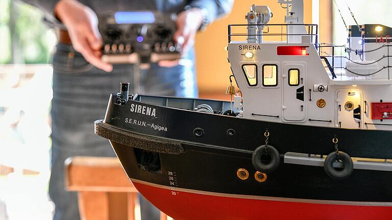 Fünf Jahre lang hat Udo Heidel nach Originalplänen an dem Schwarzmeerschlepper 'Sirena' gebaut. Am Sonntag, 12.Mai, startet das Schiff ab 10 Uhr bei einer Regatta auf dem Graf-Luckner-Weiher.