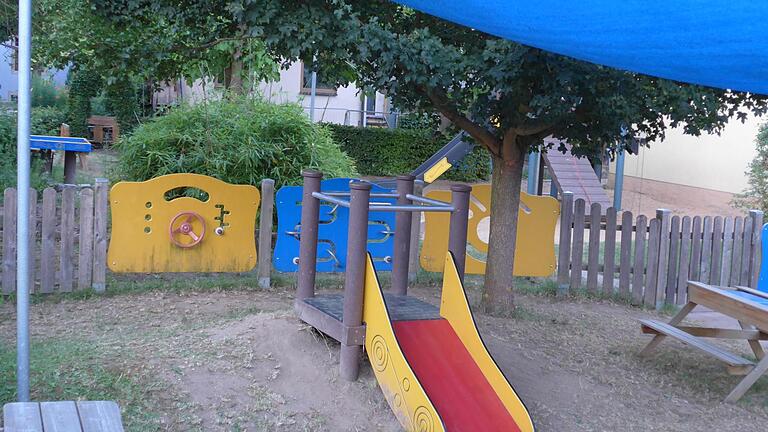 Die geringe Außenspielfläche der Kindertagesstätte St. Johannes in Theilheim gilt als Manko, konnte aber mit einem nahe gelegenen Spielplatz kompensiert werden.