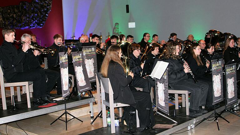 Blick in die Reihen des Blasorchesters der 'Egerländer Musikanten' bei ihrem Adventskonzert in der Magdalenenkirche. Blick in die Reihen des Blasorchesters der 'Egerländer Musikanten' bei ihrem Adventskonzert in der Magdalenenkirche.