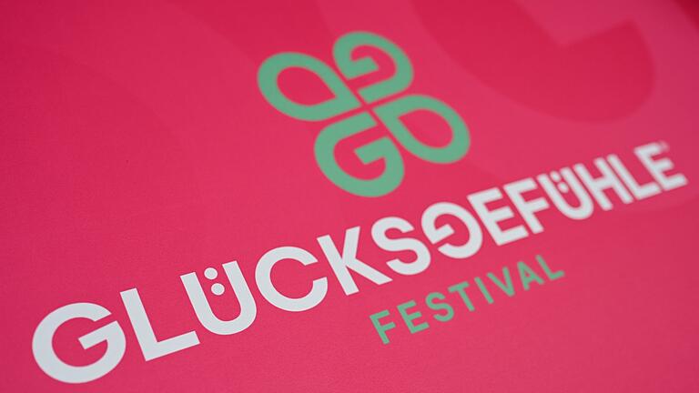 Glücksgefühle-Festival - Mehrere Zehntausende sind zum Glücksgefühle-Festival auf dem Hockenheimring gekommen. Glücksgefühle-Festival - Mehrere Zehntausende sind zum Glücksgefühle-Festival auf dem Hockenheimring gekommen.