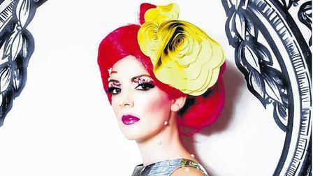 Gabby Young kommt zurück.