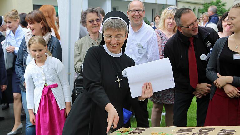 Festakt zum 150-jährigen Bestehen der Erlöserschwestern in Würzburg. Ein Gottesdienst mit internationalem Flair.