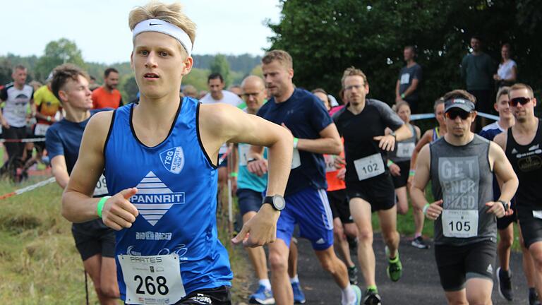 Sieger über fünf Kilometer: Robin Scheuring (links) Sieger über fünf Kilometer: Robin Scheuring (links)