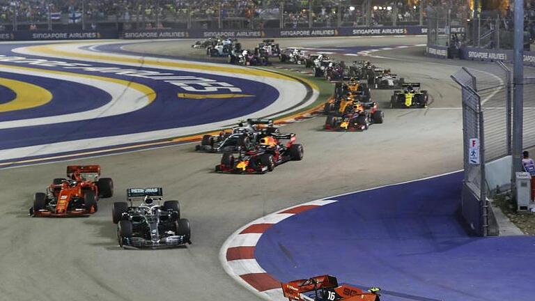 Sebastian Vettel hat beim Großen Preis von Singapur wieder einen Sieg eingefahren. Foto: Vincent Thian/AP       -  Im September 2023 geht es um den Großen Preis von Singapur. Alles über Termine, Zeitplan und Uhrzeit, sowie Informationen zur Strecke finden Sie hier.