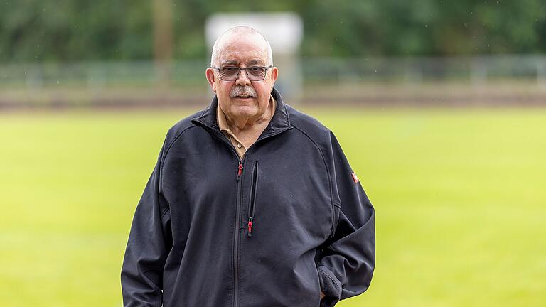 Der Ochsenfurter Walter Meding findet, dass einige Sportplätze in und um Würzburg behindertengerechter seien könnten.