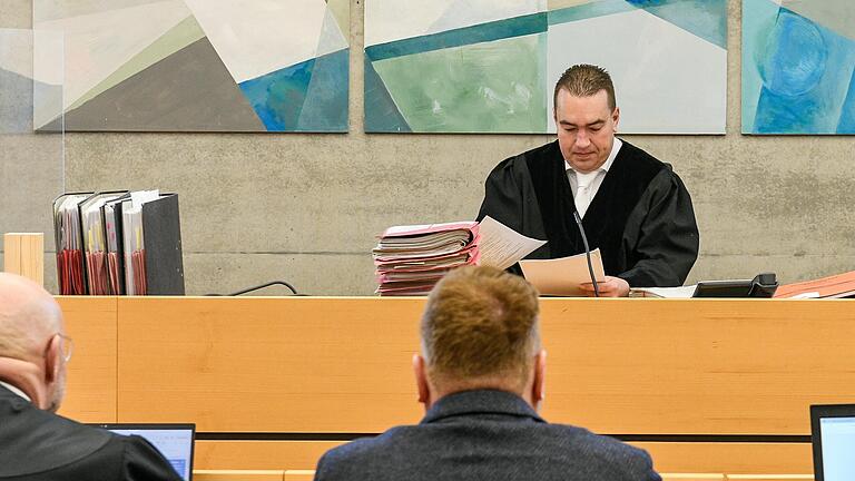 Prozess um Drogenplantage in Würzburg - hier am ersten Prozesstag: Deutliche Worte hatte der Vorsitzende Richter Thomas Trapp beim Urteilsspruch im Würzburger Landgericht jetzt für den angeklagten Unternehmer.