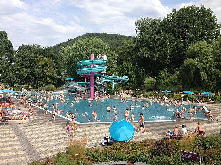 Bei sommerlichen Temperaturen ist das Main-Spessart-Bad in Lohr ein beliebter Treffpunkt.