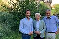 Politprominenz beim FDP-Sommerfest im Garten des Wasserschlosses Irmelshausen. Gastgeber Karl Graf von Stauffenberg (rechts) freute sich über die Teilnahme von Dr. Marie-Agnes Strack-Zimmermann und des bayerischen FDP-Vorsitzenden Martin Hagen.&nbsp;