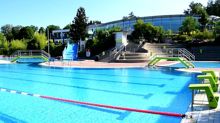 Sollten die Becken den ganzen Sommer über leer bleiben, könnte das besonders für privat betriebene Bäder wie das Wonnemar in Marktheidenfeld (Lkr. Main-Spessart) fatale Folgen haben.