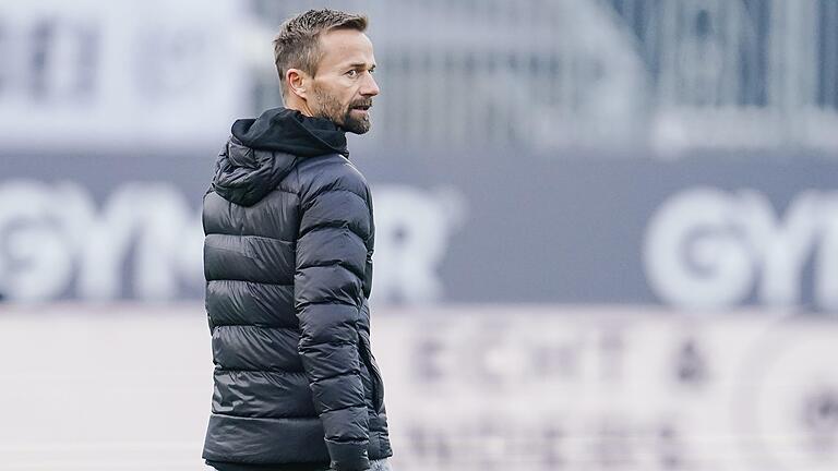 Blick zurück: Ex-Kickers-Trainer Michael Schiele (hier nach seiner Premieren-Niederlage mit dem SV Sandhausen gegen Aue) ist am Sonntag an seiner alten Wirkungsstätte zu Gast.