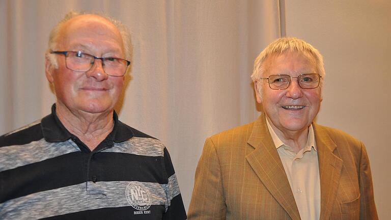 Im Namen des DJK-Sportverbandes verlieh die DJK Kothen die DJK-Treuenadel in Gold mit Lorbeerkranz für 50-jährige Mitgliedschaft an (von links) Bernd Hüfner, Arnold Kömpel, Lothar Kraus, Josef Morshäuser, Edwin Möller, Gabriele Bug, Reinhard Hemba... - Im Namen des DJK-Sportverbandes verlieh die DJK Kothen die DJK-Treuenadel in Gold mit Lorbeerkranz für 50-jährige Mitgliedschaft an (von links) Bernd Hüfner, Arnold Kömpel, Lothar Kraus, Josef Morshäuser, Edwin Möller, Gabriele Bug, Reinhard Hembacher, Peter Halbleib, Norbert Kömpel, Johanna Kömpel, Gertraud Wirth, Maria Müller, Maria Leibold, Michael Slawiak, Marita Hüfner und Ingeborg Kretz. Im Namen des DJK-Sportverbandes verlieh die DJK Kothen die DJK-Treuenadel in Gold mit Lorbeerkranz für 50-jährige Mitgliedschaft an (von links) Bernd Hüfner, Arnold Kömpel, Lothar Kraus, Josef Morshäuser, Edwin Möller, Gabriele Bug, Reinhard Hemba... - Im Namen des DJK-Sportverbandes verlieh die DJK Kothen die DJK-Treuenadel in Gold mit Lorbeerkranz für 50-jährige Mitgliedschaft an (von links) Bernd Hüfner, Arnold Kömpel, Lothar Kraus, Josef Morshäuser, Edwin Möller, Gabriele Bug, Reinhard Hembacher, Peter Halbleib, Norbert Kömpel, Johanna Kömpel, Gertraud Wirth, Maria Müller, Maria Leibold, Michael Slawiak, Marita Hüfner und Ingeborg Kretz.