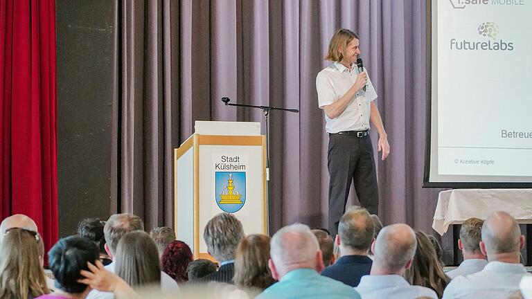 Volker Siegismund von der Dualen Hochschule in Bad Mergentheim stellte als Juryvertreter alle elf Projekte kurz vor.