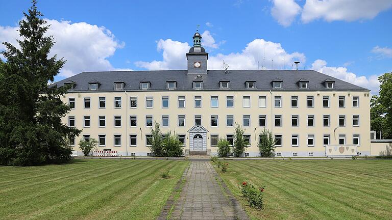 Das frühere Stabsgebäude 206 am Ehrenhof in der Ledward-Kaserne steht seit Jahren leer. Die Sanierungskosten für die Nutzung als Gründer- und Technologiezentrum werden auf 2,2 Millionen Euro geschätzt. Das frühere Stabsgebäude 206 am Ehrenhof in der Ledward-Kaserne steht seit Jahren leer. Die Sanierungskosten für die Nutzung als Gründer- und Technologiezentrum werden auf 2,2 Millionen Euro geschätzt.