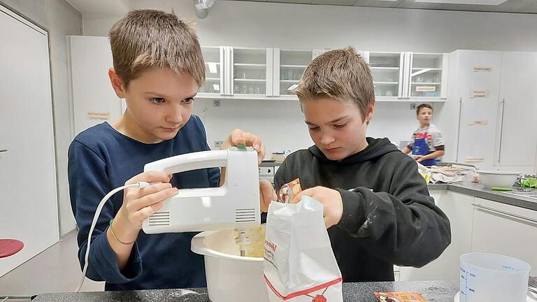 Gemeinsam lernen, kochen und backen: Schüler der Realschule Kitzingen finden in der Offenen Ganztagsbetreuung ein vielfältiges Angebot.