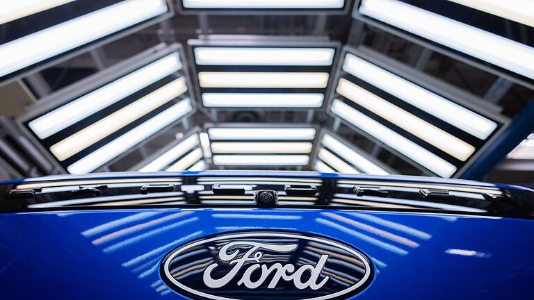 Betriebsrat: Ford-Management zückt erneut den Rotstift       -  Der US-Autobauer Ford will Kurzarbeit in seinem Kölner Werk einführen (Archivbild)