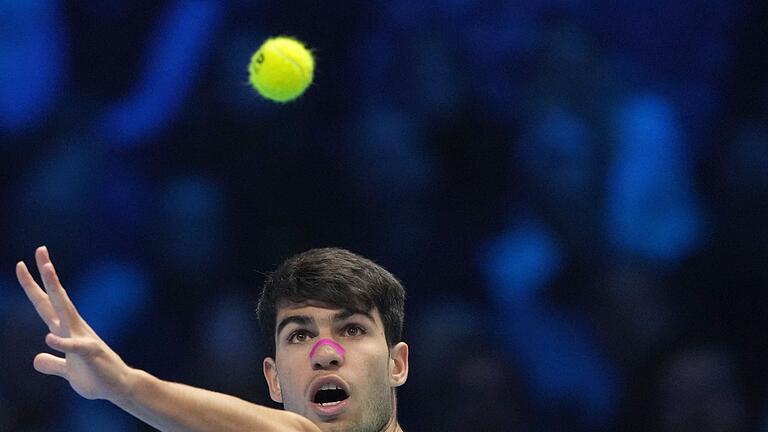 ATP-World Tour Finals - Rublew - Alcaraz       -  Carlos Alcaraz gelingt im zweiten Vorrundenspiel in Turin der erste Sieg.