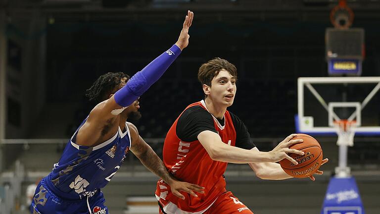 Julius Böhmer (rechts) stand beim Rewe Cup im Finale gegen Frankfurt (im Bild: Donovan Donaldson) mit auf der Platte.