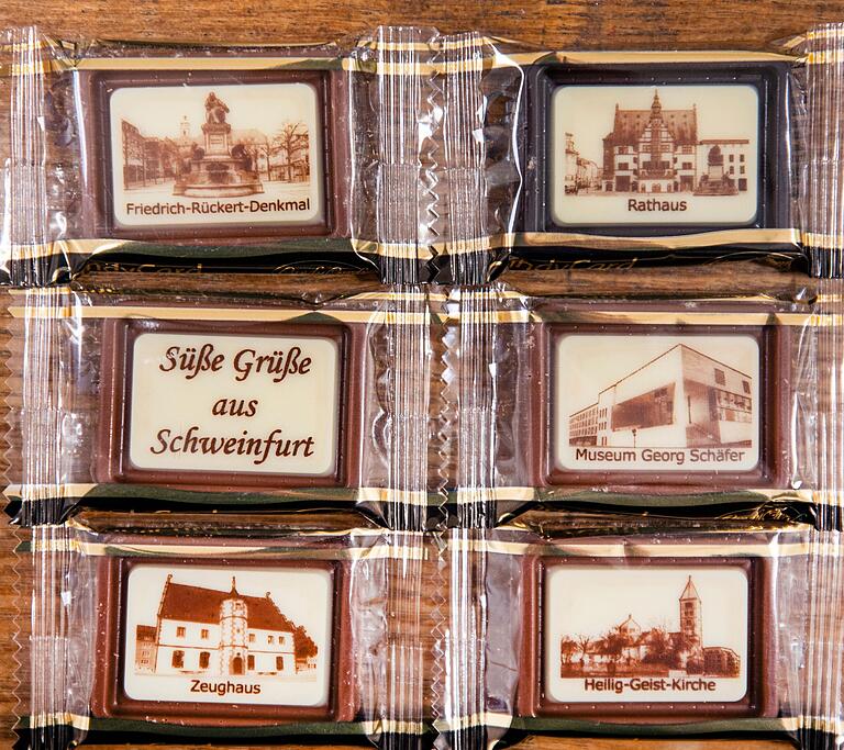 Ein nettes Geschenk aus 'Claudias Schokowelt':&nbsp; Süße Grüße aus der Stadt Schweinfurt mit dem Museum Georg Schäfer, Zeughaus, Rathaus am Marktplatz, Friedrich-Rückert-Denkmal und der Heilig-Geist-Kirche.&nbsp;