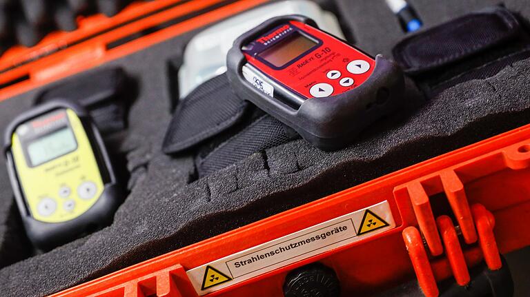 Strahlenschutzmessgeräte dienen der Würzburger Feuerwehr als Schutz vor radioaktivem Gefahrgut. Strahlenschutzmessgeräte dienen der Würzburger Feuerwehr als Schutz vor radioaktivem Gefahrgut. 