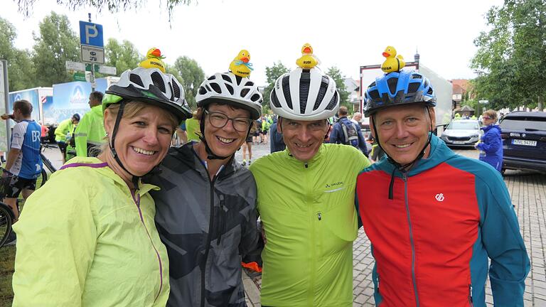 Monika, Christine, Rudi und Stefan (von links) starteten mit quietschgelben Enten auf ihren Helmen und kommen passenderweise aus Entrischenbrunn im Landkreis Pfaffenhofen an der Ilm. Monika, Christine, Rudi und Stefan (von links) starteten mit quietschgelben Enten auf ihren Helmen und kommen passenderweise aus Entrischenbrunn im Landkreis Pfaffenhofen an der Ilm.