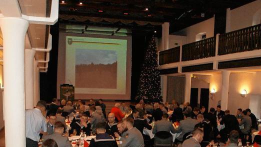 Es ist Tradition, dass die Weihnachtsfeier der Patenkompanie der Stadt Haßfurt in der Stadthalle stattfindet. Die Soldatinnen und Soldaten genossen das festliche Ambiente und ein fränkisches Essen.