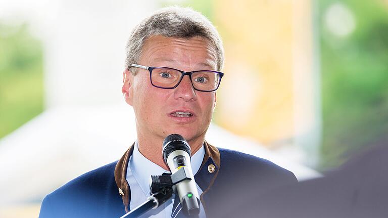 Bayerns Wissenschaftsminister Bernd Sibler (CSU), jüngst bei einem Besuch an der Uni Würzburg.