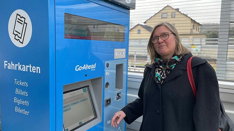 Anja Renz beschäftigt sich als Nahverkehrsbeauftragte der Gemeinde Winterhausen mit dem Wabensystem. Aus ihrer Sicht ist dessen Preisgestaltung nicht nachvollziehbar.