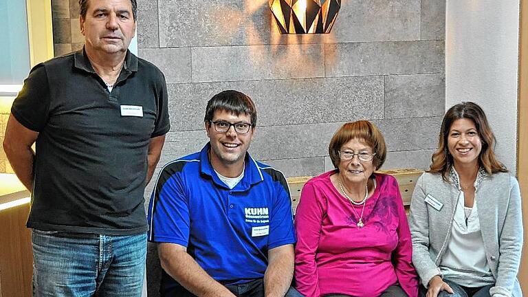 Drei Generationen des Bauzentrums Kuhn auf einem Bild (von links): Karl Dengel, Sebastian Dengel, Gerda Kuhn und Isabel Rosch.