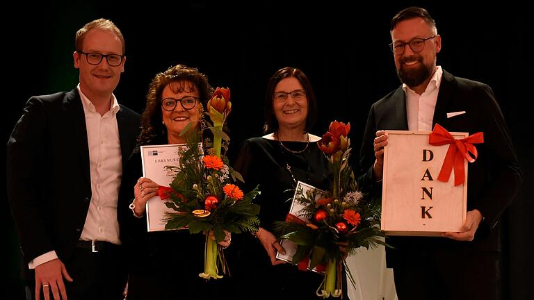 Auf dem Foto Geschäftsführer Bernd Titius, Claudia Müller aus Windheim (25 Jahre), Elke Kröll aus Bad Neustadt (40 Jahre), Geschäftsführer Bernd Tischer. Auf dem Foto Geschäftsführer Bernd Titius, Claudia Müller aus Windheim (25 Jahre), Elke Kröll aus Bad Neustadt (40 Jahre), Geschäftsführer Bernd Tischer.