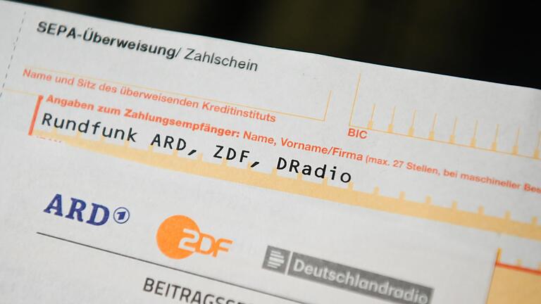 Befreiung von Rundfunkbeitrag.jpeg       -  Die Intendanten hätten im Juni 2022 mit einer Anhebung des Rundfunkbeitrags auf bis zu 25,19 Euro pro Monat kalkuliert, berichtete 'Business Insider'.
