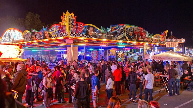 Neben Klassikern wie dem Autoscooter ist in diesem Jahr der 46 Meter hohe Looping-Propeller 'Godzilla' neu auf dem Bad Mergentheimer Volksfest.