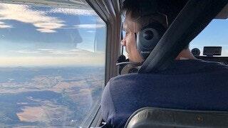 Blick aus dem Cessna-Fenster: Brennt es in einem der unterfränkischen Wälder? Pilot Benjamin Schumacher fliegt im Auftrag der Regierung von Unterfranken die Rhön und die Haßberge ab.&nbsp;