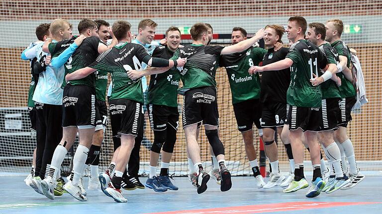 Auch nach dem letzten Heimspiel 2023 wollen die Drittliga-Handballer der Wölfe Würzburg am Sonntag einen Sieg bejubeln.
