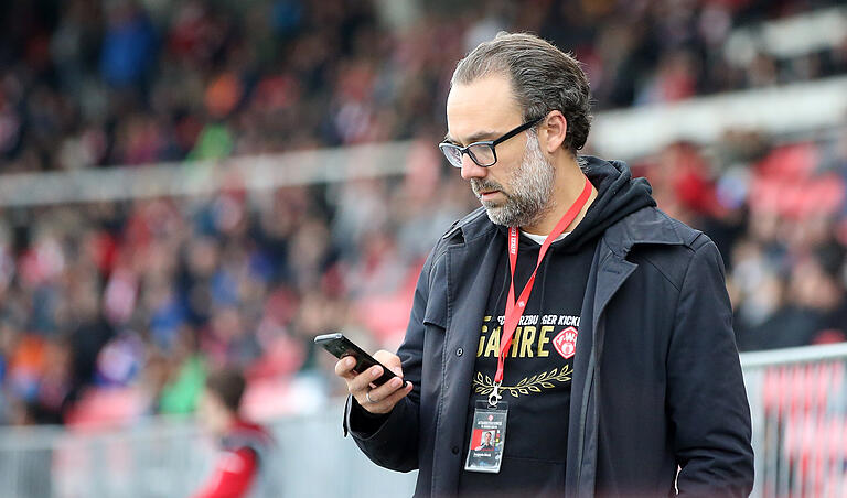 Der Würzburger Rechtsanwalt Benjamin Hirsch leitete ein Jahr lang als Vorstandsvorsitzender die Geschicke bei den Würzburger Kickers. Der Würzburger Rechtsanwalt Benjamin Hirsch leitete ein Jahr lang als Vorstandsvorsitzender die Geschicke bei den Würzburger Kickers.