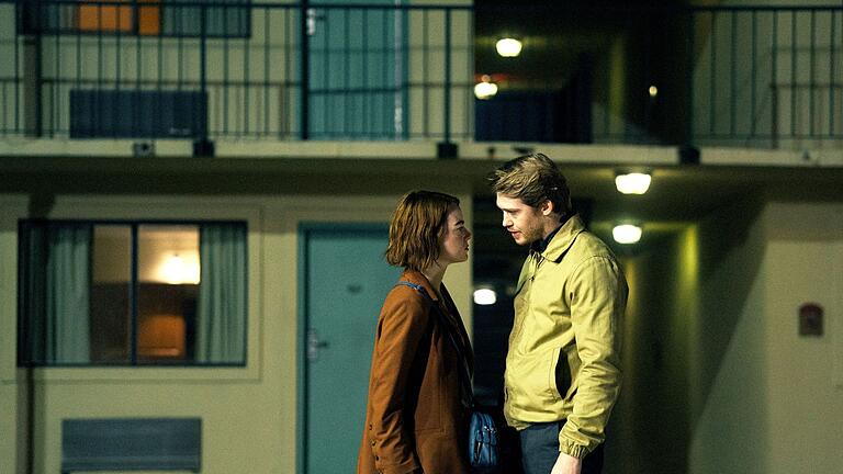 Szene aus &bdquo;Kinds of Kindness&rdquo;       -  Emma Stone und Joe Alwyn in einer Szene des Kinofilms &bdquo;Kinds of Kindness&rdquo;.