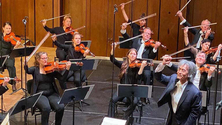 Das Deutsche Symphonieorchester Berlin und Kent Nagano beim Kissinger Sommer 2021. 2022 gibt es ein Wiedersehen. Das Deutsche Symphonieorchester Berlin und Kent Nagano beim Kissinger Sommer 2021. 2022 gibt es ein Wiedersehen.