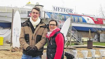 15 Jahre Disco-Boot &bdquo;Meteor&ldquo; in Lengfurt: Für Julia Steffen mit ihrem Bruder Niklas Ludorf ein Grund zum Feiern.