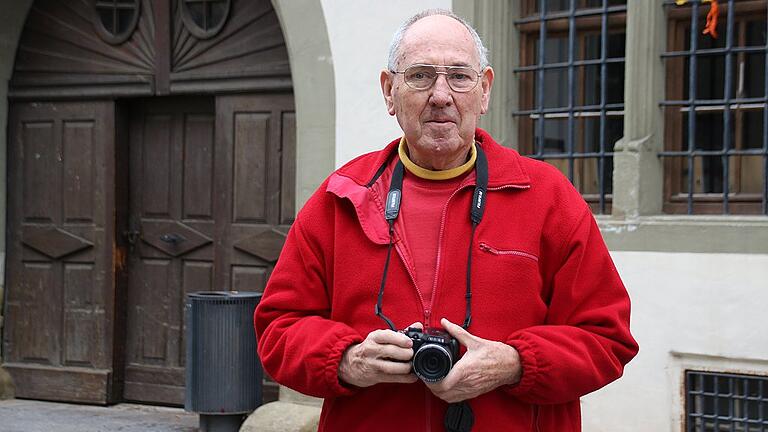 Als gelernter Fotograf weiß Jürgen Wolfarth genau, wie er mit der Kamera umgehen muss.