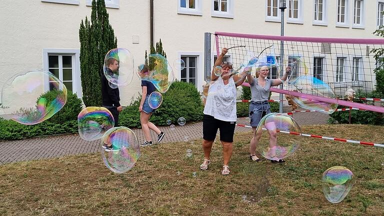 Ausgelassene Stimmung herrschte beim Sommerfest der Teilnehmenden im Caritas-Don Bosco-Bildungszentrums.