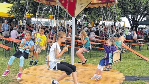 Immer im Kreis: Karussell beim Bischwinder Kappl-Fest.