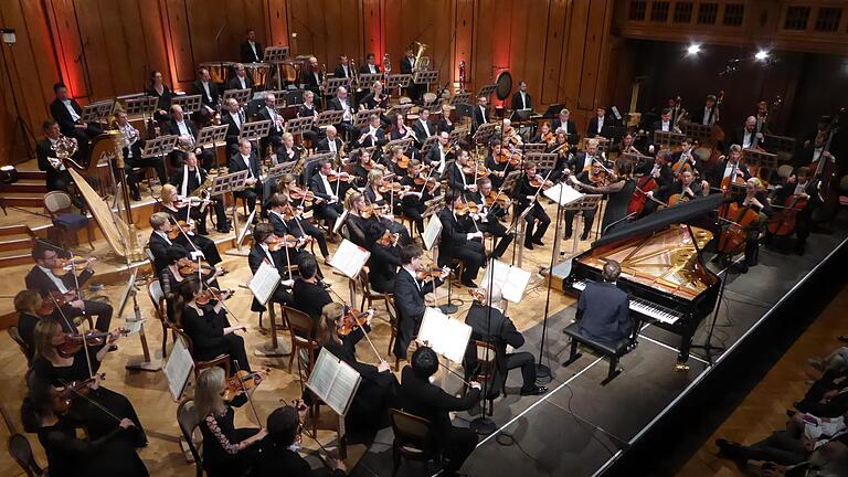 Das Rundfunk-Sinfonieorchester Berlin in Vollbesetzung beim Abschlusskonzert des Kissinger Sommers 2018.  Foto: Gerhild Ahnert       -  Das Rundfunk-Sinfonieorchester Berlin in Vollbesetzung beim Abschlusskonzert des Kissinger Sommers 2018.  Foto: Gerhild Ahnert