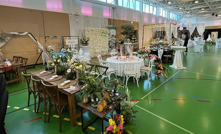Über nahezu alles rund um das Hochzeitsfest kann man sich bei der 2. Hochzeitsmesse in Wiesentheid informieren. Über nahezu alles rund um das Hochzeitsfest kann man sich bei der 2. Hochzeitsmesse in Wiesentheid informieren.