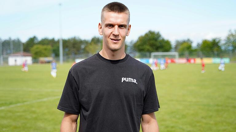 Florian Dietz vom 1. FC Köln war als Stargast beim Grundschulturnier der Landkreise Rhön-Grabfeld und Schmalkalden-Meiningen 2024 zu Gast.