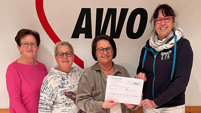Auf dem Foto Erika Schnok, Manuela Walser, Heike Grunow (im Vorstand der AWO Güntersleben), Ute Kremen Vorstandsvorsitzende Kindertafel e.V., Würzburg.
