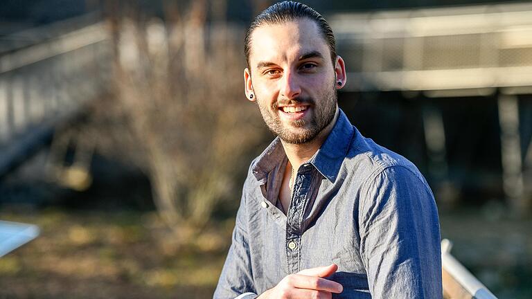 Patrick Häußlein aus Würzburg erzählt von seinem Outing – und den Reaktionen seiner Eltern. Patrick Häußlein aus Würzburg erzählt von seinem Outing – und den Reaktionen seiner Eltern.
